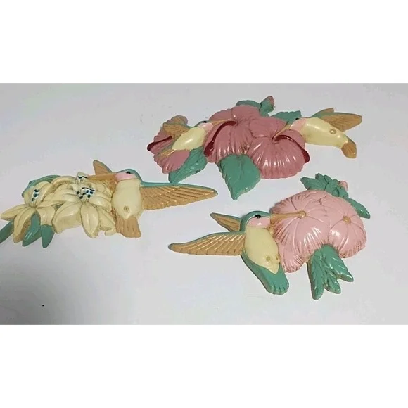 Vtg Burwood 1993 Set Of 3 Hummingbird Wall Hanging Plaques Pink Plastic Homco - Picture 1 of 5